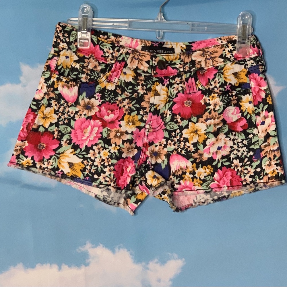Haute & Rebellious-Black Floral Print Shorts Small